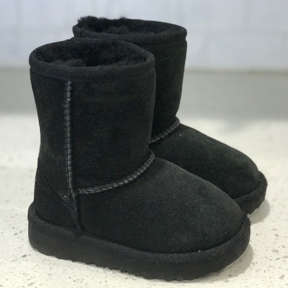 UGG® (Toddler Girls' Classic II Boots)